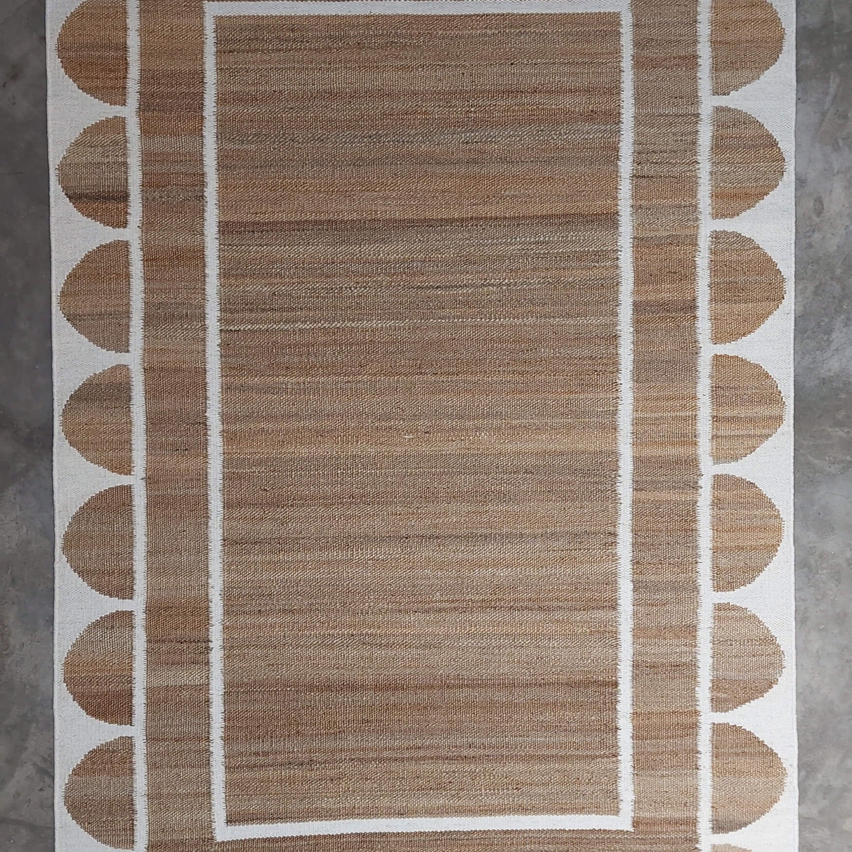 Scalloped edge jute rug in white From Jaipur with Love