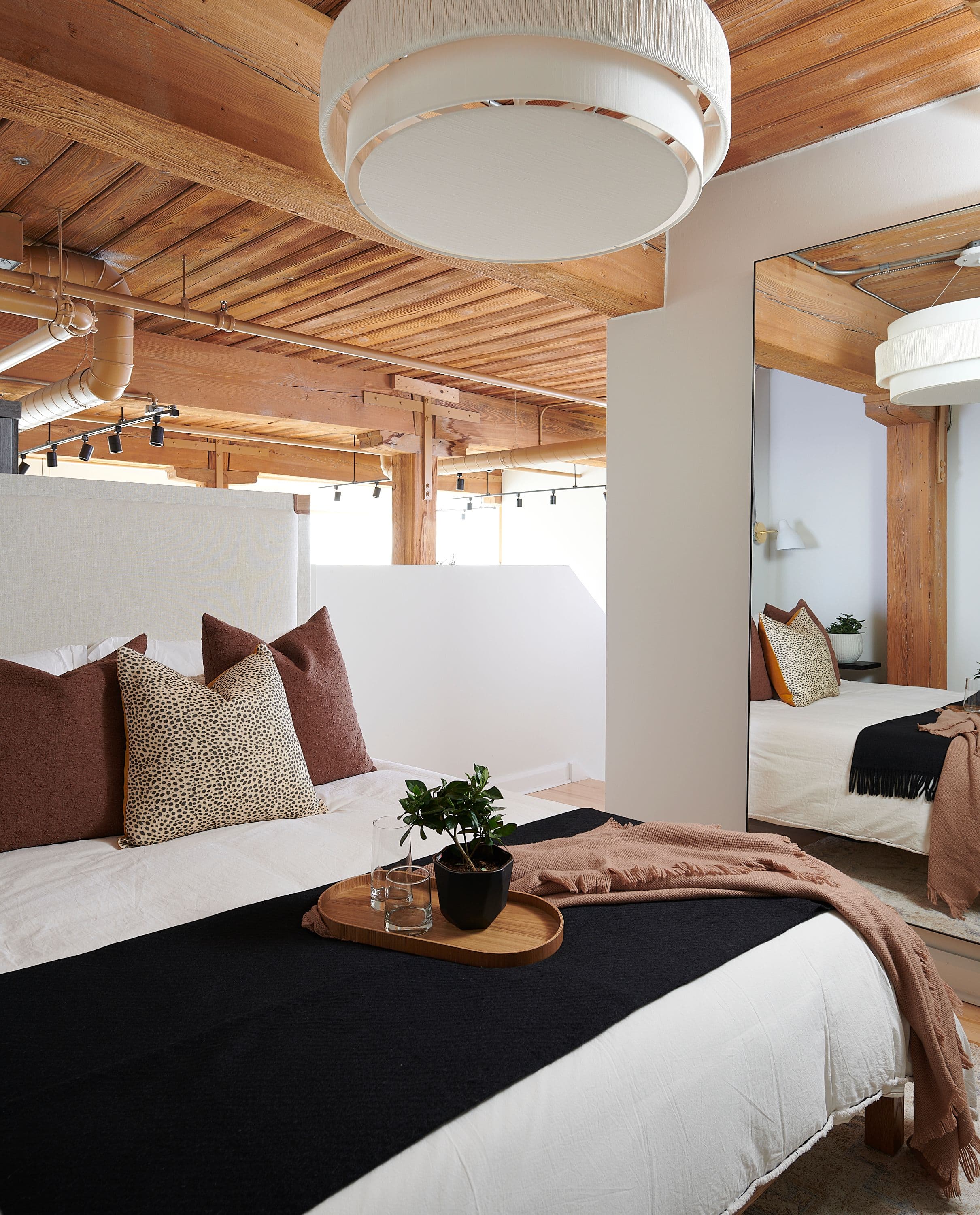 scandinavian, transitional bedroom designed by Homekin